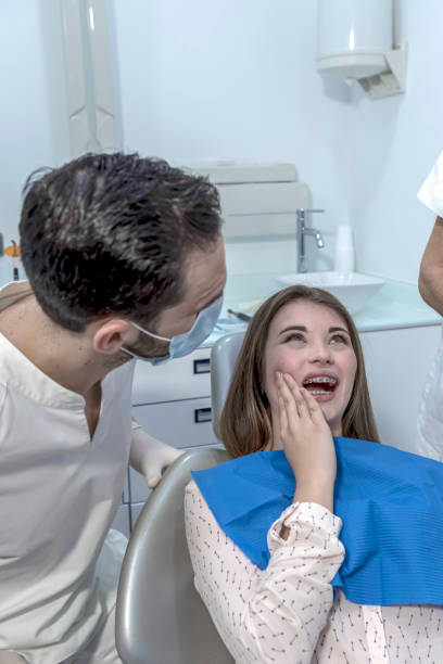 Best Dentist for Tooth Abscess  in Lakewood, OH